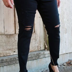 Curvy black jeans